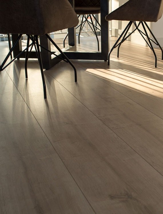 Pavimenti in laminato ibrido rovere chiaro Country House FLR - 1026 - Solza.it