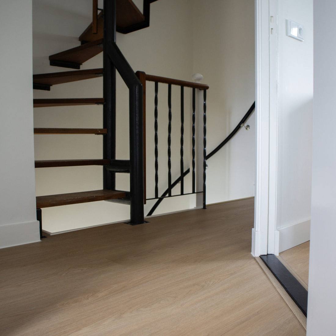 Vivafloors Bordeaux - Rovere 8540 - Strisce diritte Click PVC